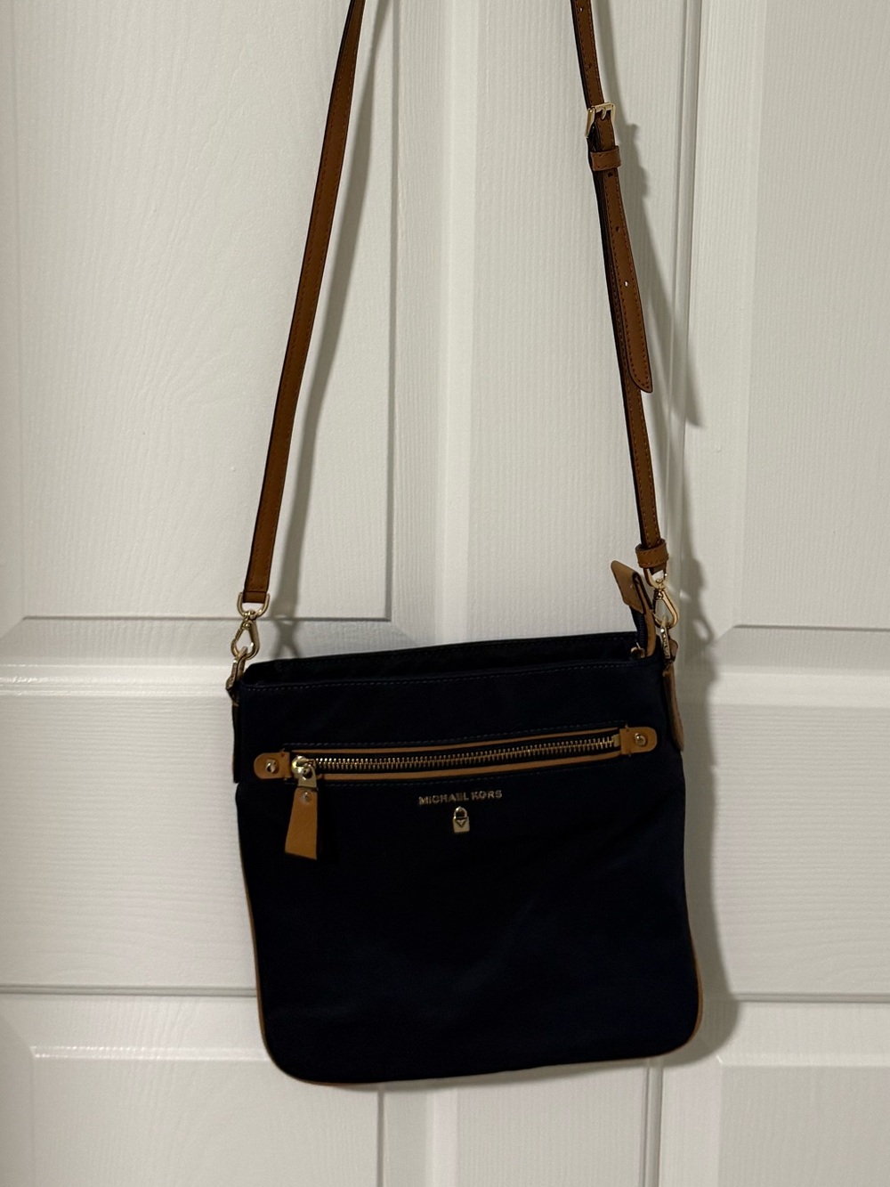 ✨ EUC Michael Kors Navy Crossbody - Picture 4 of 13